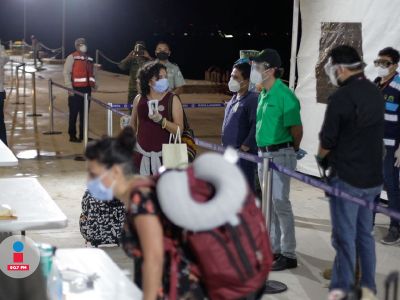 315 mexicanos repatriados llegan en dos cruceros a Cozumel